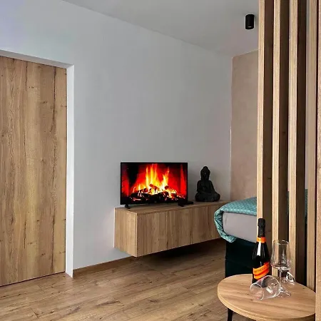 Luxe Center 布雷兹诺