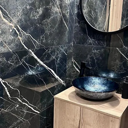 Luxe Center Apartment
